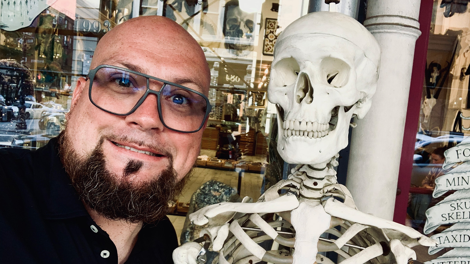 buero-ist-wie-halloween-mit-arbeitsvertrag